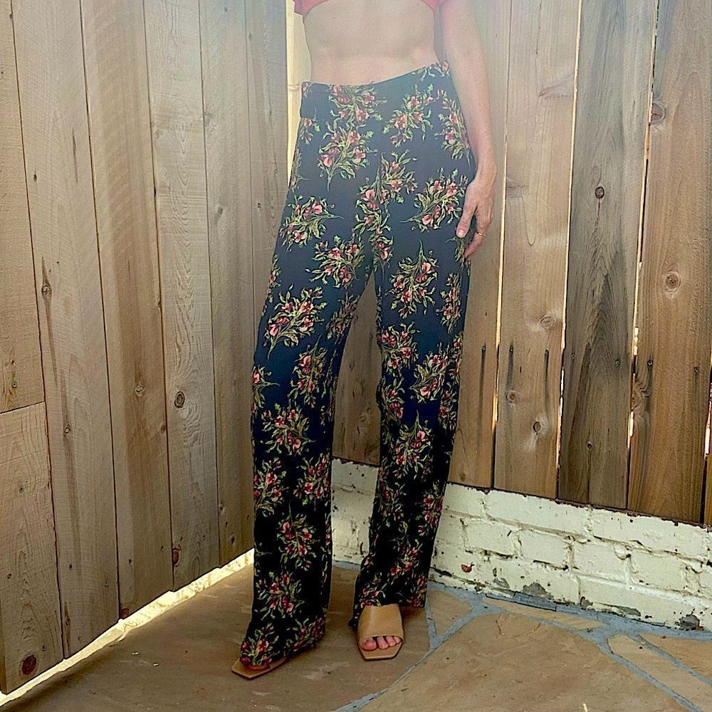 Flynn Sky lightweight floral plans size small